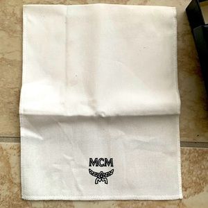 MCM dust bag and wallet box for men’s wallet.